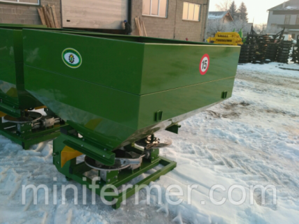 Розкидач міндобрив 1000 л + кардан (метал) 2 диски гідровідкривання